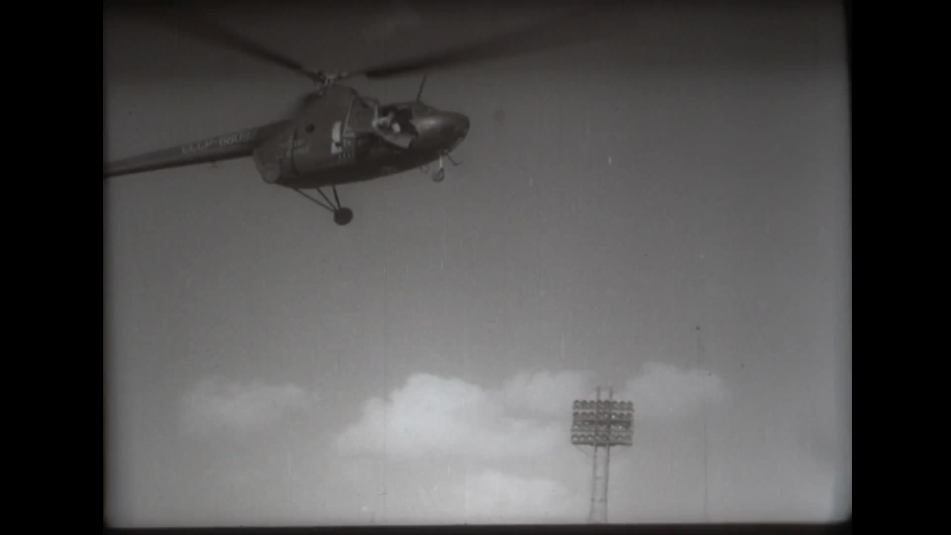 Праздник пионеров. Театр "Хамзы". Газопровод "Джизак-Ташкент". Селекционная станция. Передовики полей. Кукурузной поле. Улица города Ташкента. Парк.